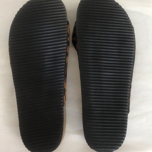 Cheetah bow slides NWOB Size 38 (8) - Picture 4 of 5